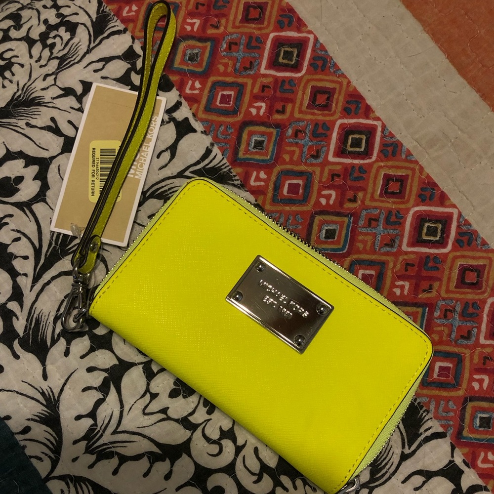 Michael Kors Multi Function Tech Wallet